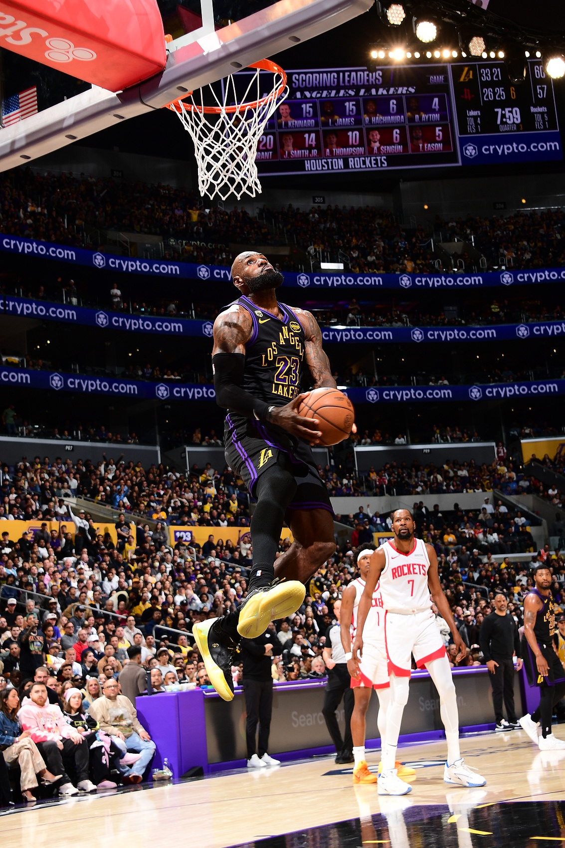 马健：41岁詹姆斯仍在上坡路，季后赛表现地球无人能及