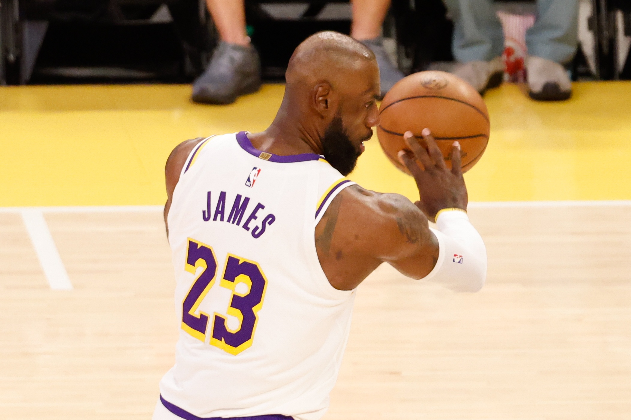 詹姆斯8失误致湖人客场溃败，G5前点名活球失误顽疾