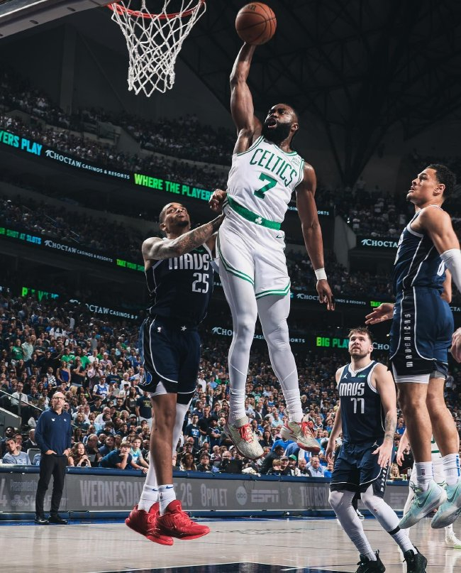 东契奇六犯离场 双探花61分凯尔特人3-0独行侠夺赛点 东契奇六犯离场 双探花61分凯尔特人3-0独行侠夺赛点