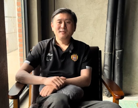 前国安冠军功臣路姜脑梗后遗症:颈动脉堵死,一条腿无力走路摇晃